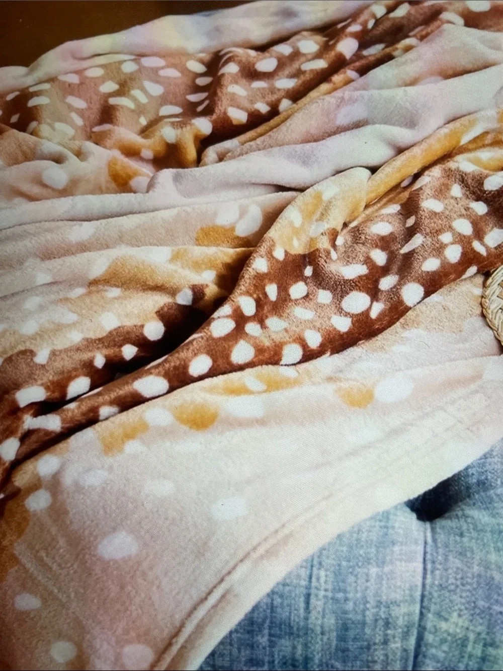 Fawn Throw blanket with polkadots very soft